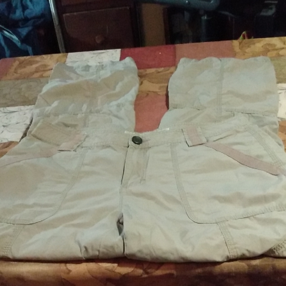 Tan Cargo Pants Cabelas Casuals, Size 10 Womens 16/32, Rise-9 Inseem-30
